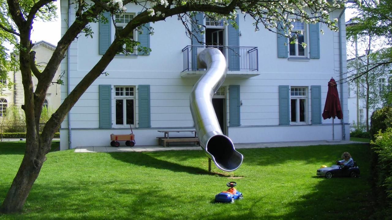Grand Hotel Heiligendamm - The Leading Hotels Of The World Eksteriør billede A slide in a private garden