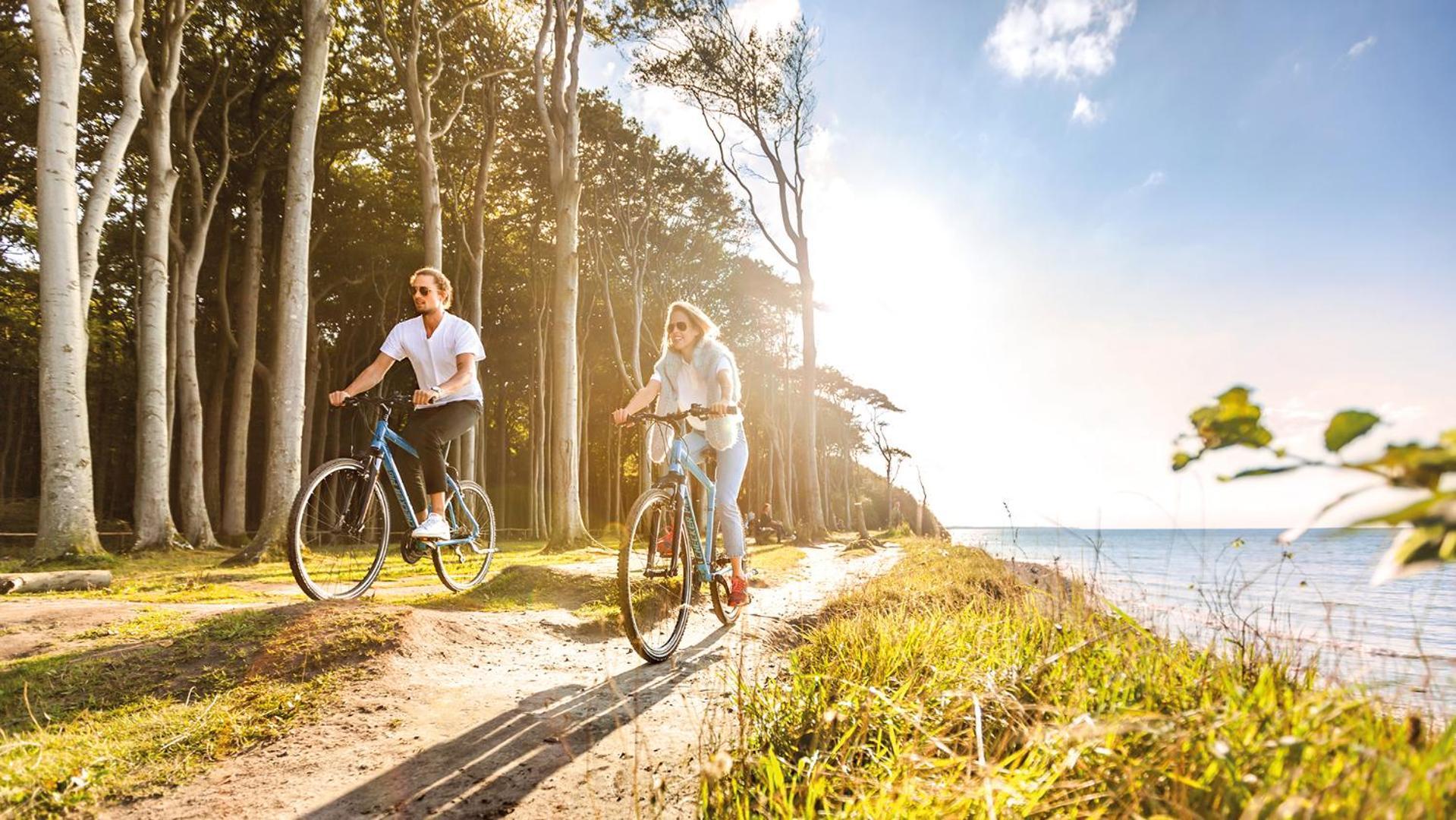 Grand Hotel Heiligendamm - The Leading Hotels Of The World Eksteriør billede Cycling on the Baltic Sea island of Hiddensee