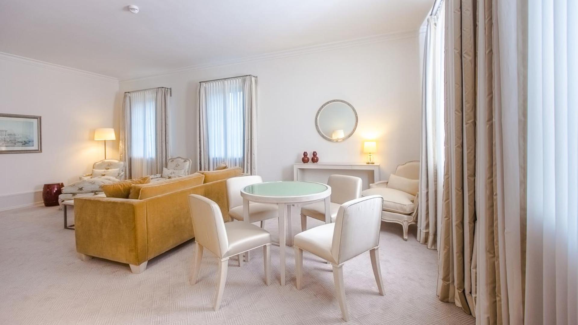 Grand Hotel Heiligendamm - The Leading Hotels Of The World Eksteriør billede A suite at the Hotel de la Paix